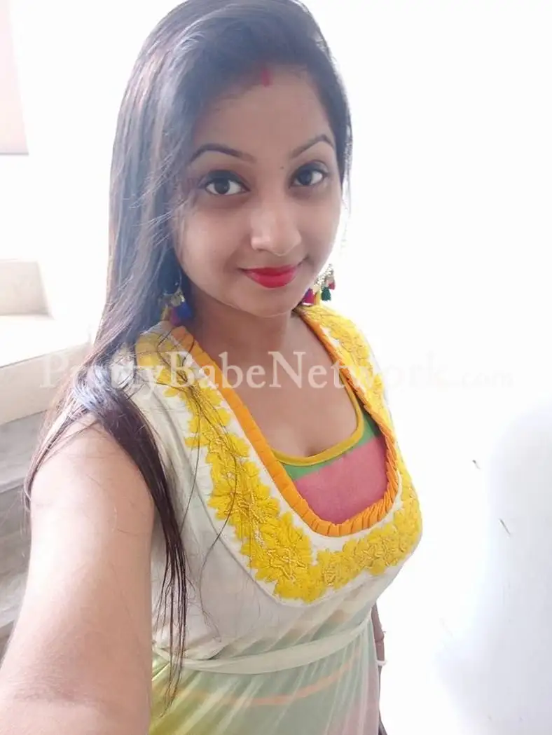 Rekha—Newly Married Housewife Escort in Noida Sector 137 for Private Moments